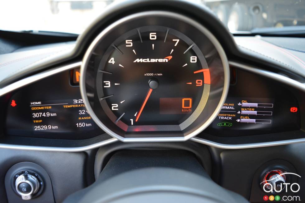 Instrumentation de la McLaren 650S 2015