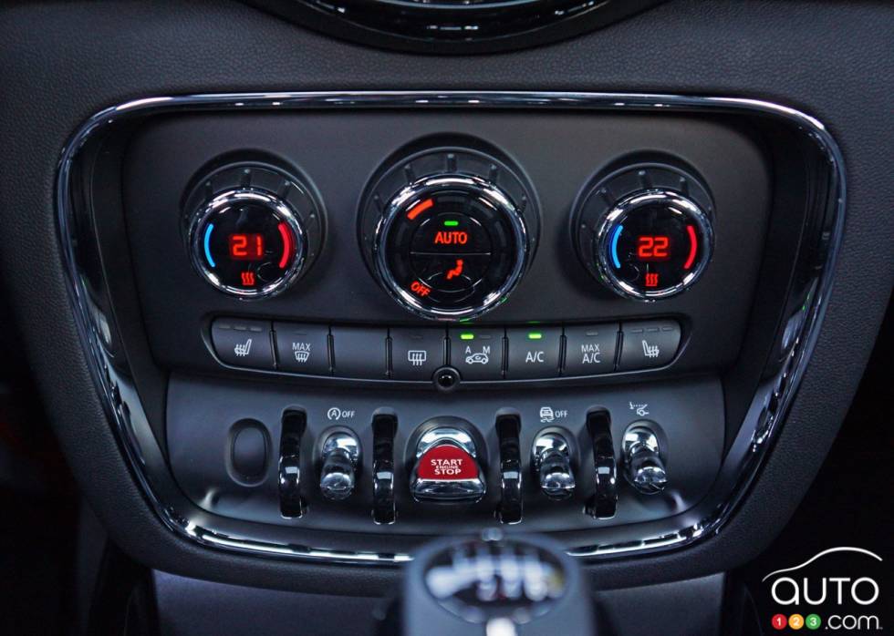 2016 MINI Cooper S Clubman climate controls