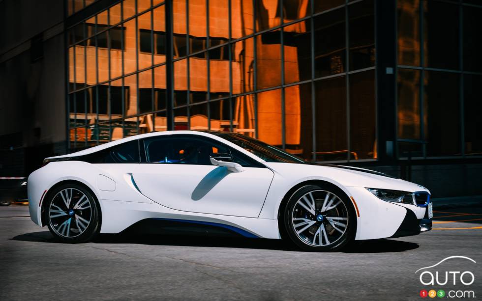 Side view of the BMW i8