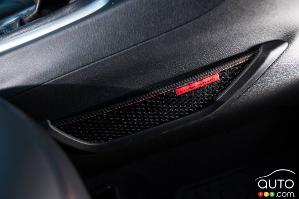 2016 Jeep Cherokee Trailhawk interior details