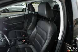2015 Volkswagen Jetta TDI front seats