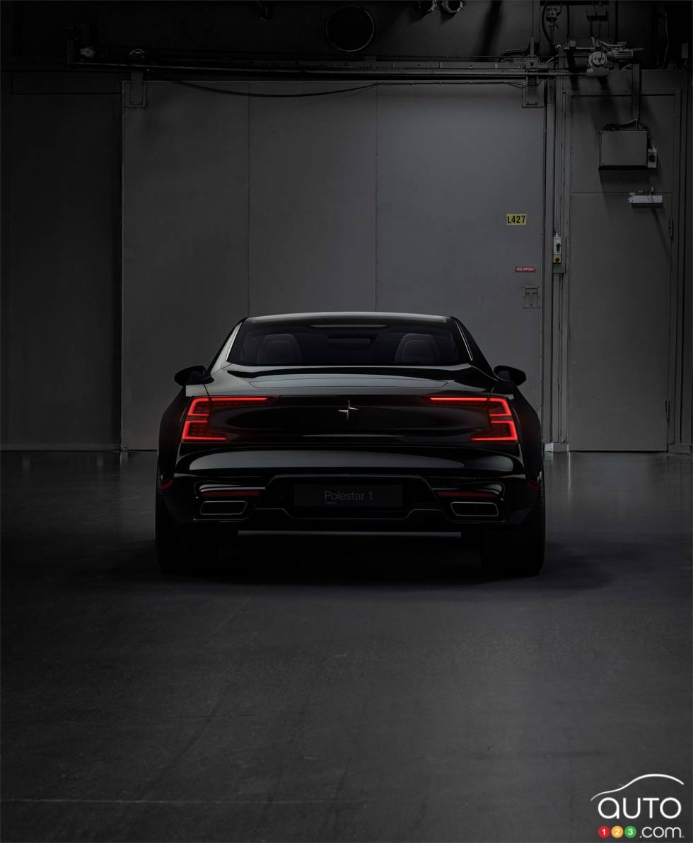 Vue arrière de la Polestar noire