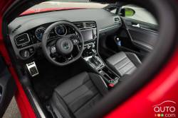 2016 Volkswagen Golf R cockpit