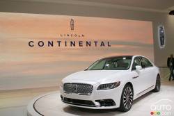 2017 Lincoln Continental front 3/4 view