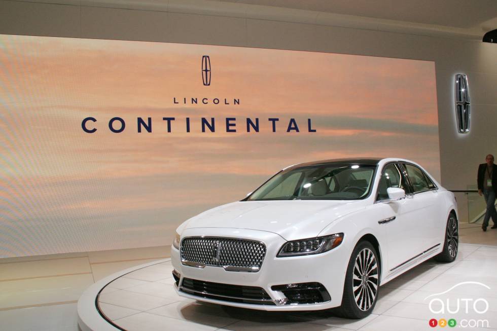 Vue 3/4 avant de la Lincoln Continental 2017