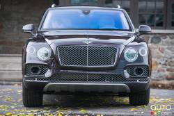 Vue de face de la Bentley Bentayga 2017