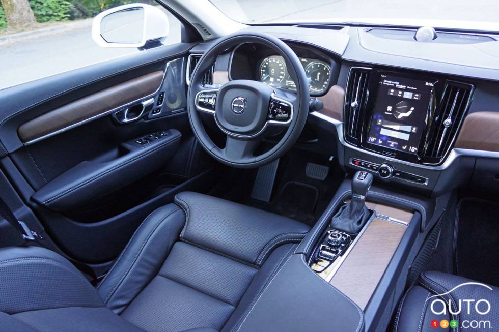  Dashboard and driver space                              