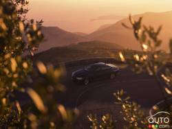 Vue de côté de la BMW Alpina B7 2017