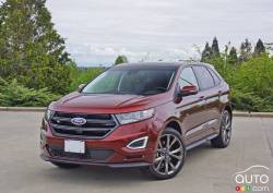 2016 Ford Edge Sport front 3/4 view