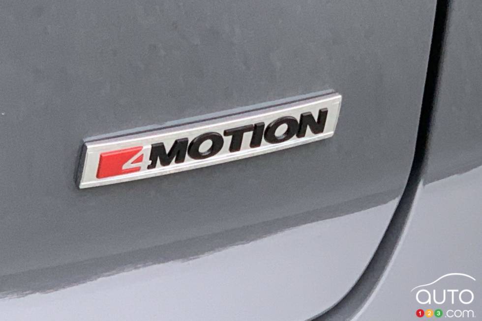 We drive the 2020 Volkswagen Atlas Cross Sport