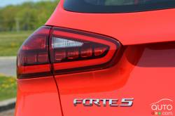 Écusson du modèle de la Kia Forte 5 SX 2016