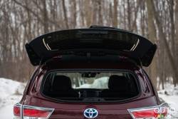 Détail du coffre du Toyota Highlander Hybride 2016