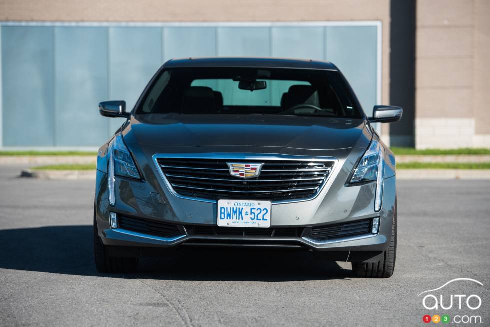 2016 Cadillac CT6 front view