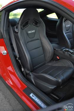 Sièges avant de la Ford Mustang GT 2015