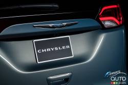 2017 Chrysler Pacifica trim badge