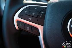 2016 Jeep Cherokee Trailhawk steering wheel detail
