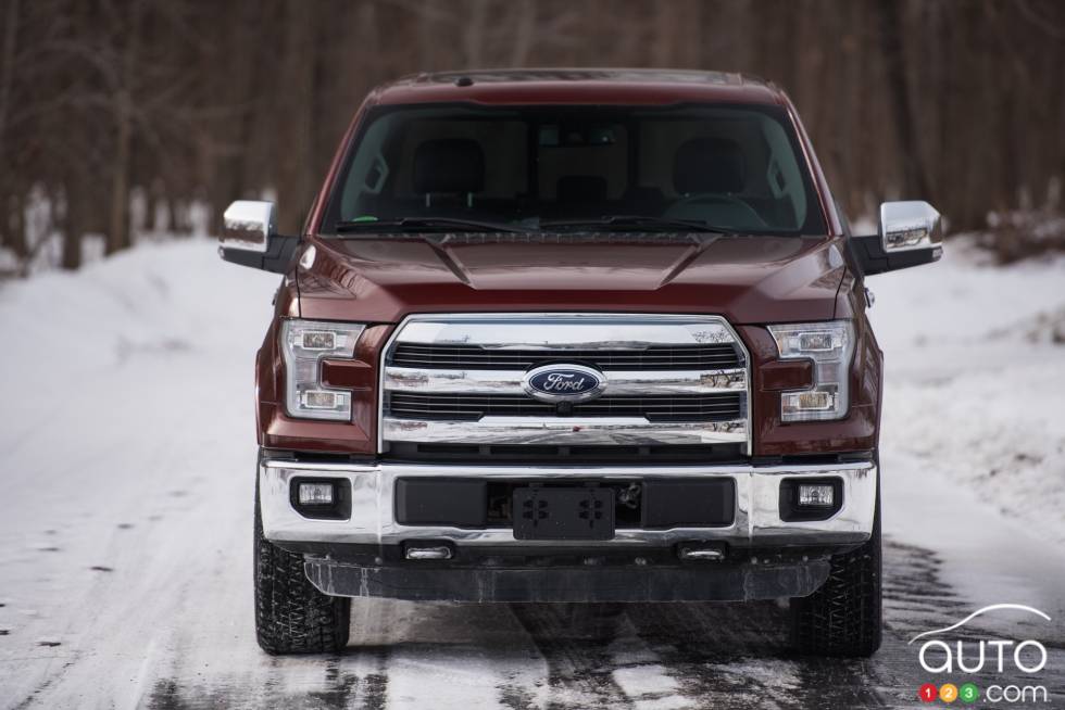 2016 Ford F-150 Lariat FX4 4x4 front view