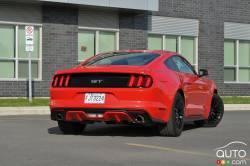 2015 Ford Mustang GT rear 3/4 view