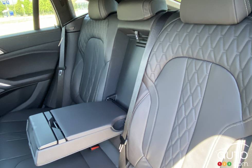 We drive the 2020 BMW X6 M50i