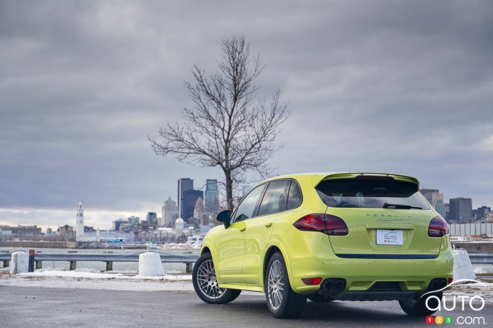 Left rear 3/4 view, away