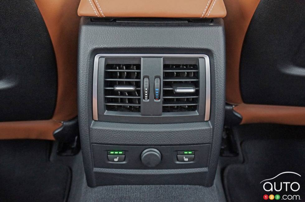 Climatisation de la banquette arrière de la BMW 340i xDrive 2016