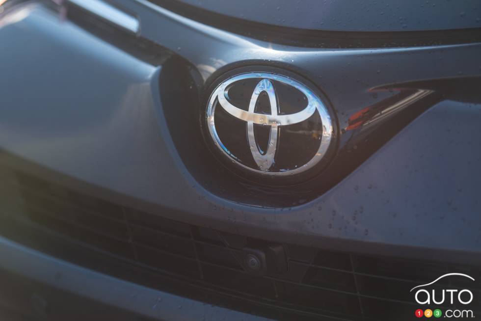2016 Toyota Rav4 AWD limited manufacturer badge