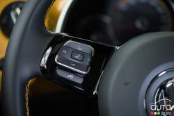 2016 Volkswagen Beetle Dune steering wheel mounted audio controls