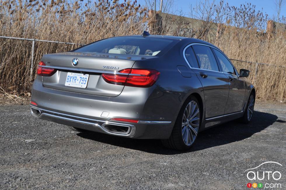 2016 BMW 750Li xDrive 3/4 rear view