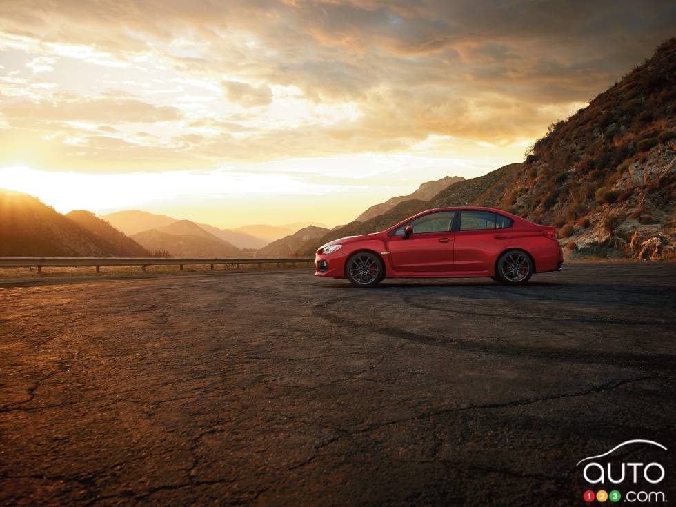 Vue de côté de la Subaru WRX 2018