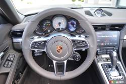 2017 Porsche 911 Carrera S cabriolet steering wheel