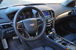 Habitacle du conducteur de la Cadillac ATS4 Coupe 2016