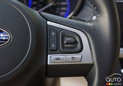 Commande pour le régulateur de vitesse sur le volant de la Subaru Outback 2.5i limited 2016