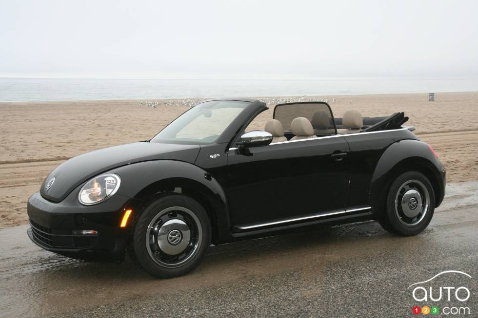 Left side view, black model