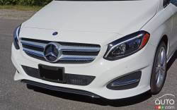 2016 Mercedes-Benz B250 4matic front grille