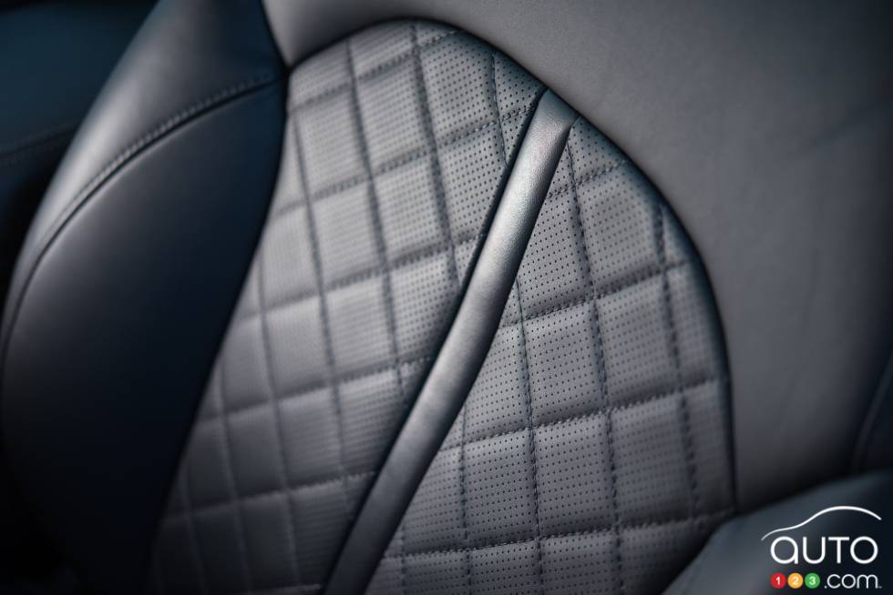 2016 Kia Optima SXL seat detail