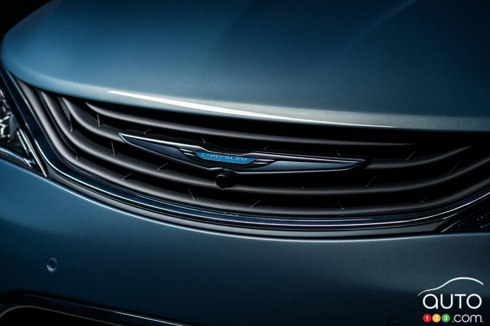 2017 Chrysler Pacifica front grille