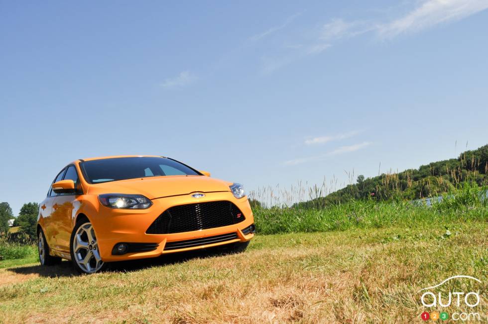 Vue 3/4 avant en contre-plongée