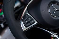 Commande pour audio au volant de la Mercedes AMG GT S 2016