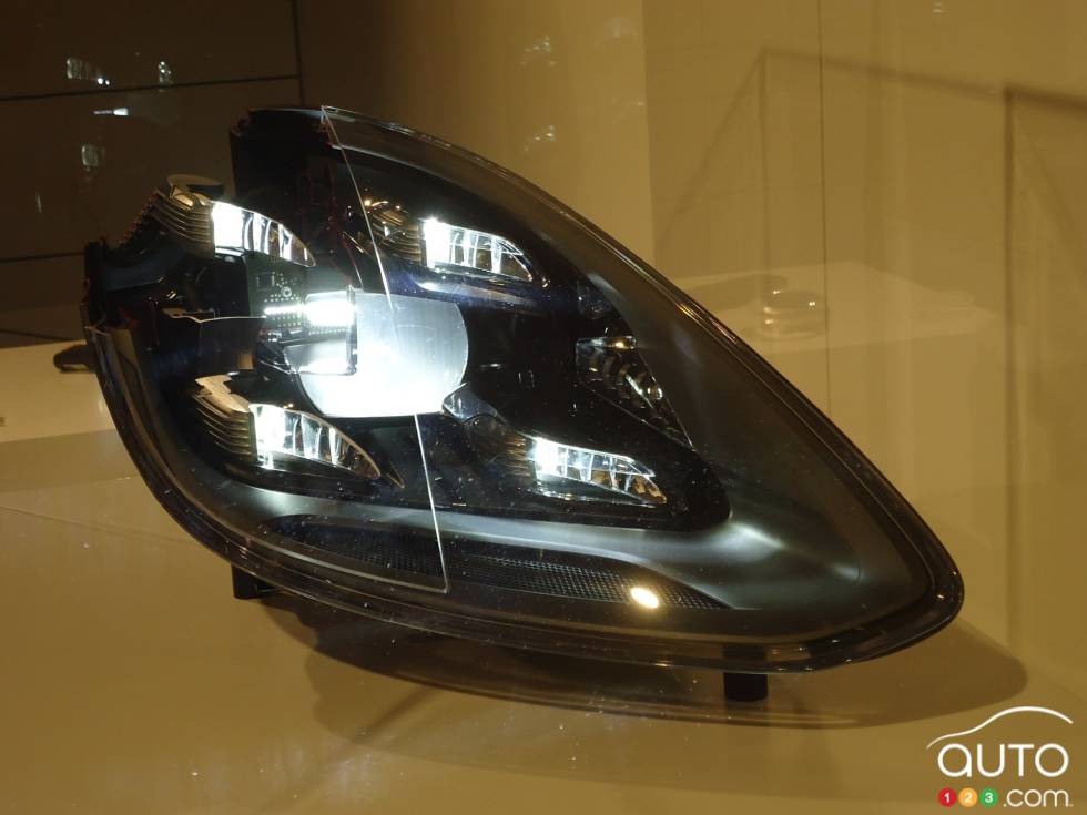 2017 Porsche Panamera Turbo headlight