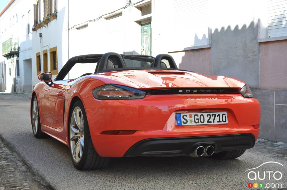 2017 Porsche 718 Boxster S rear 3/4 view