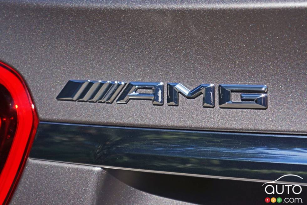 Écusson de la version du Mercedes-Benz GLA 45 AMG 4Matic 2016