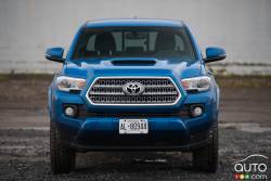 2016 Toyota Tacoma V6 TRD front view