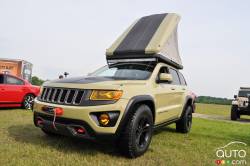 Jeep Grand Cherokee Overlander Concept front 3/4 view