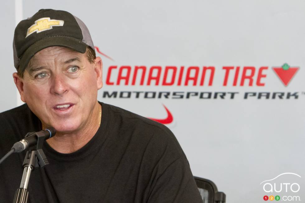 Ron Hornaday Jr, Chevrolet NTS Motorsports s'entretient avec les médias avant a qualification