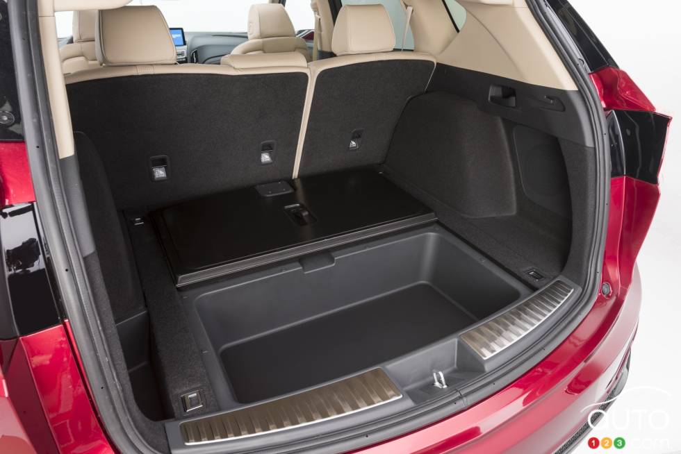 Coffre arrière avec espace de rangement