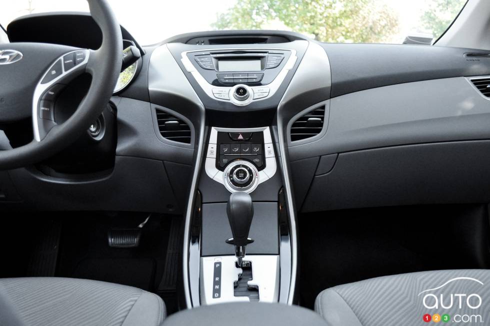 Tableau de bord et sièges avant