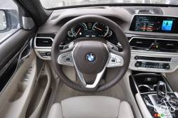 BMW 750Li xDrive 2016 espace de conduite