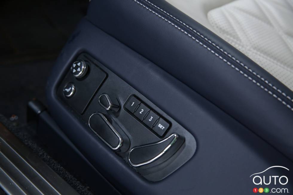 seat adjustment knobs