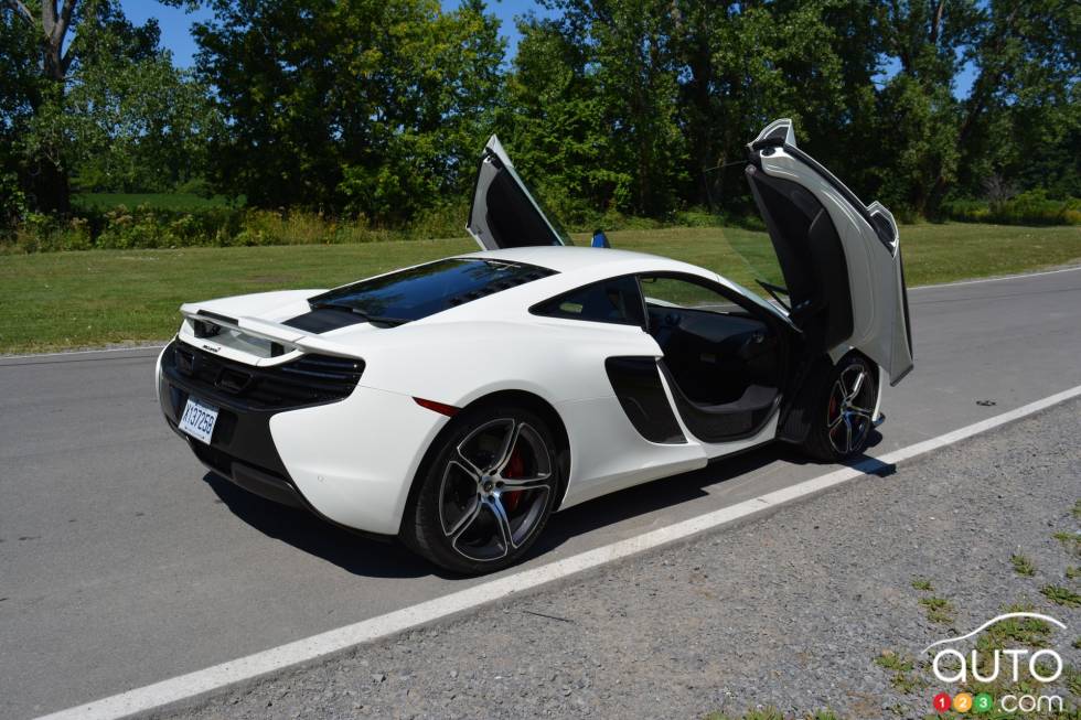 2015 McLaren 650S rear 3/4 view