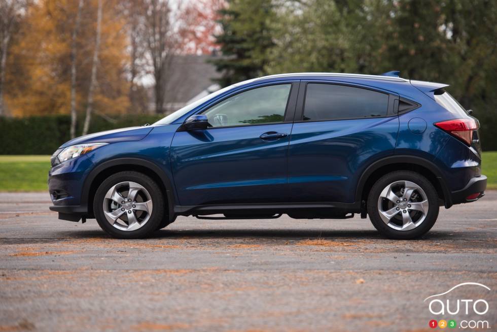 Vue de côté de la Honda HR-V EX-L Navi 2016
